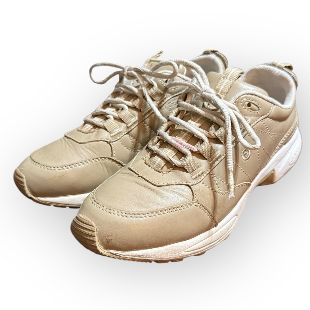 Rockport women’s size 7 1/2 tan colored shoes.
